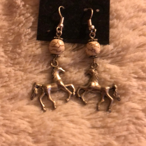 New horse earrings - Picture 1 of 1
